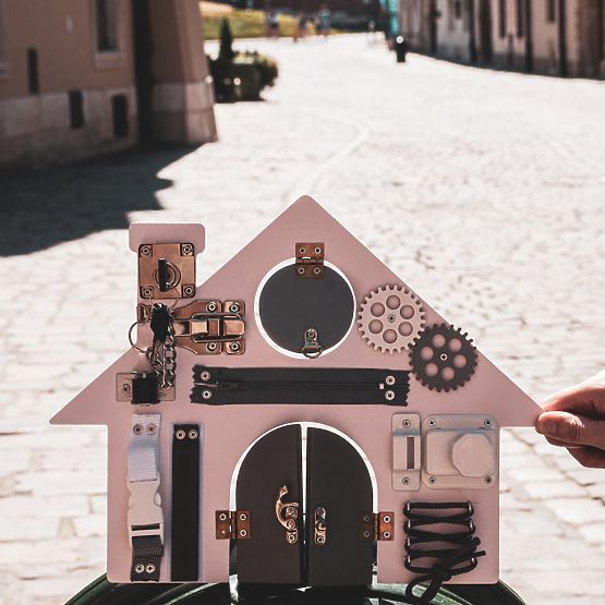 Planche d'activités - Maison - rose-gris