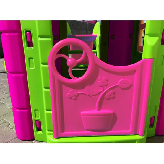 Pour enfants jardin maison de poupée avec diapositive