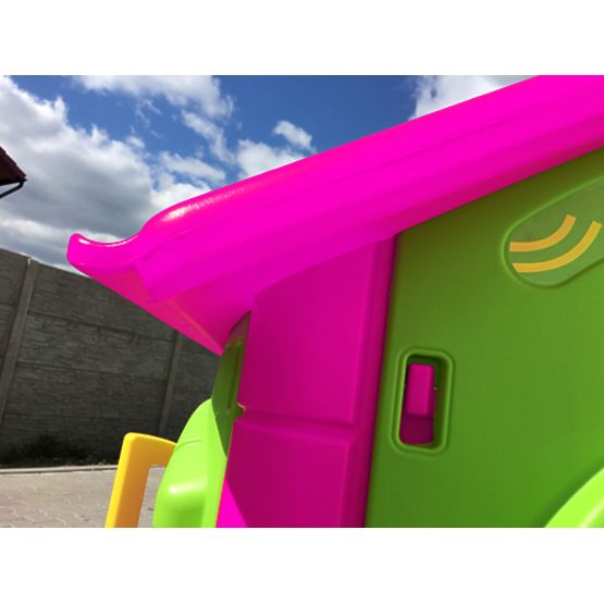 Pour enfants jardin maison de poupée avec diapositive