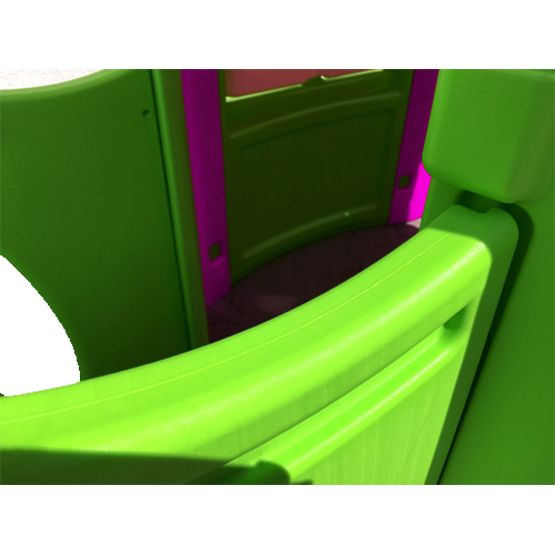 Pour enfants jardin maison de poupée avec diapositive