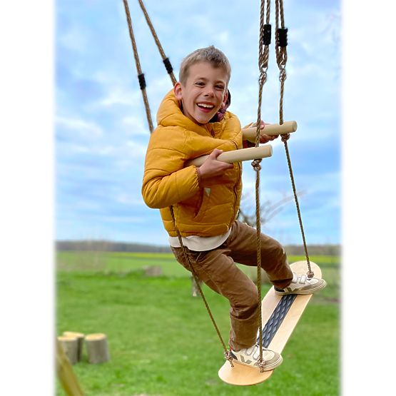 small foot Balançoire en bois Skateboard