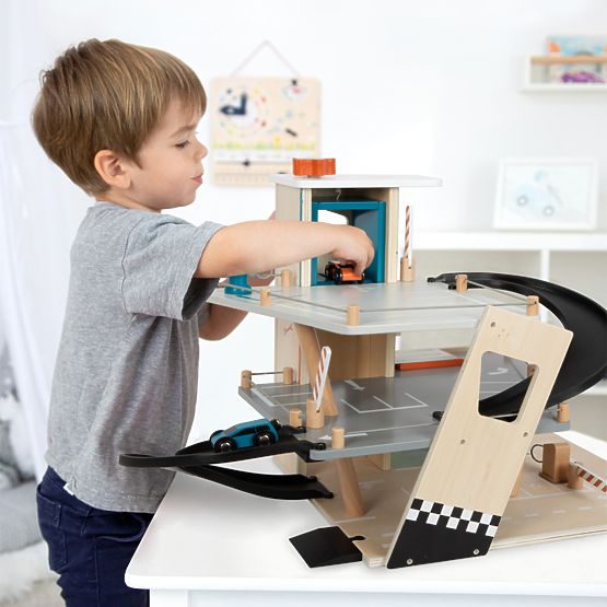 small foot Parking de course en bois