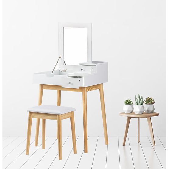 Table de beauté avec miroir