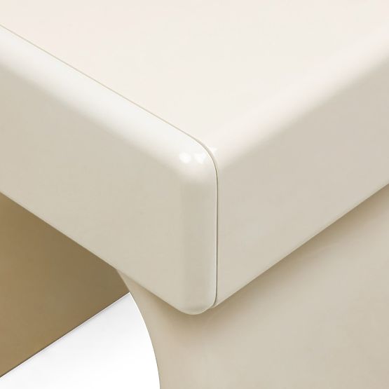 Table de nuit avec tiroir Blush, crème blanche, brillante, forme arquée