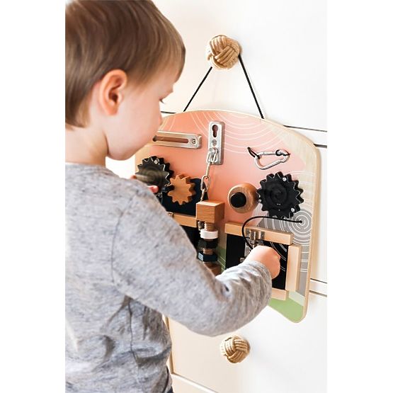 Tableau éducatif avec serrures et boutons
