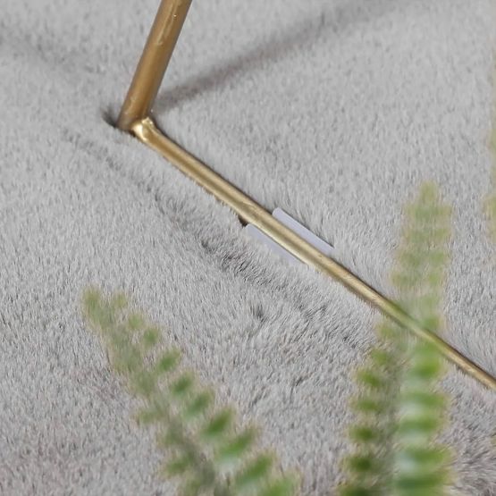 Tapis lapin en soie - gris clair