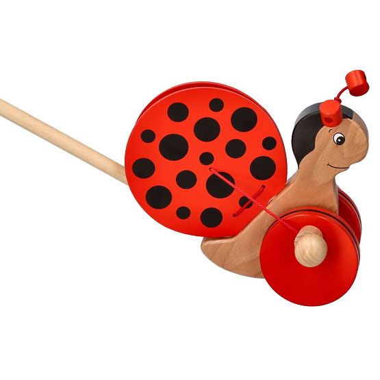 Tirant un animal sur un bâton - Coccinelle