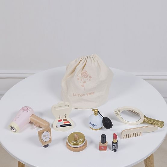 Trousse de maquillage avec accessoires en bois
