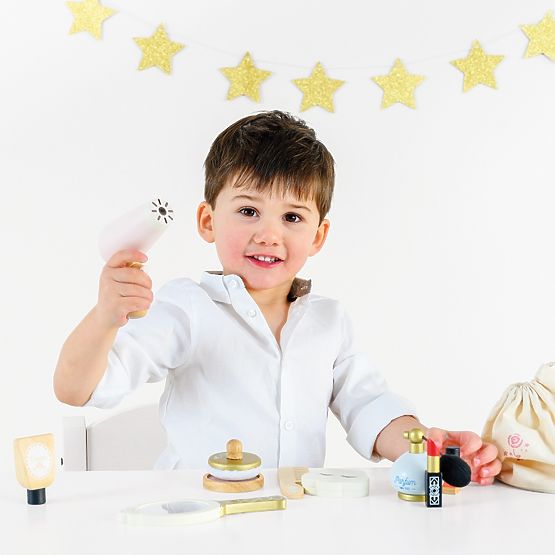 Trousse de maquillage avec accessoires en bois