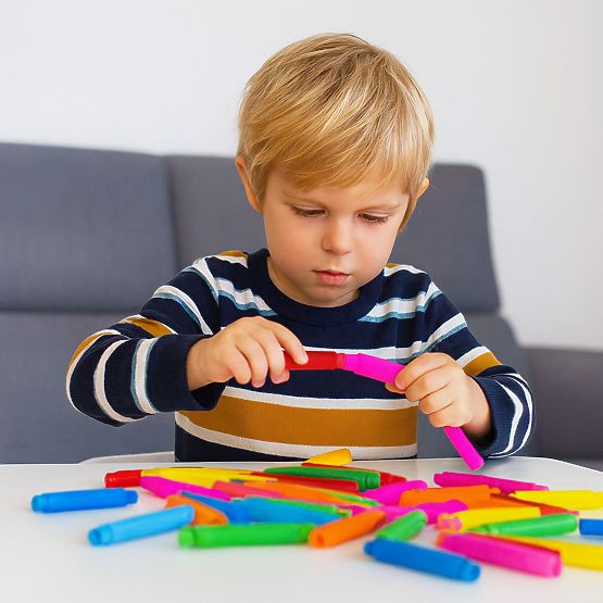 Tubes sensorielles colorées pop tube pour enfants tubes antistress à connecter 60 pièces