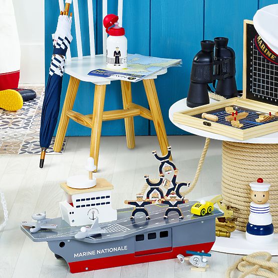 Vilac Porte-avions en bois avec accessoires