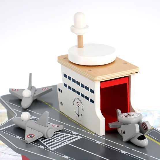 Vilac Porte-avions en bois avec accessoires