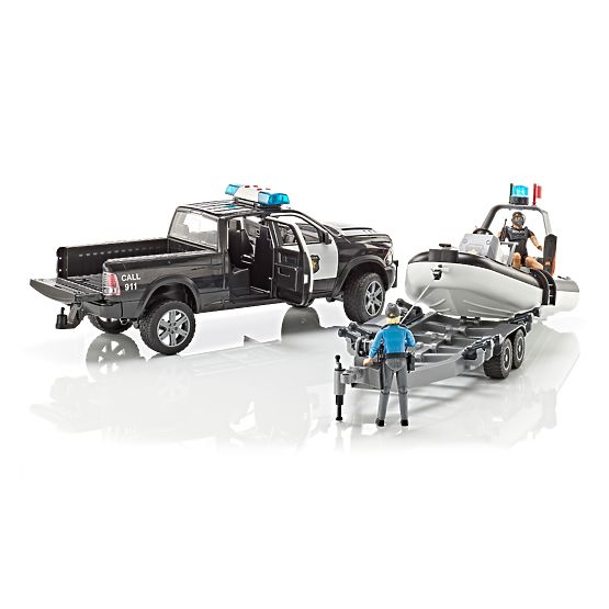 Voiture de police Bruder RAM avec bateau et deux figurines