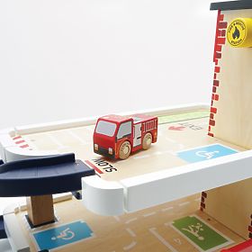 Le Toy Van Garage de pompiers et de secours