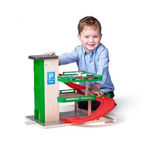 Parking en bois avec voitures