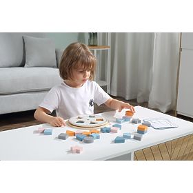 Puzzle en bois pour trier les formes et les couleurs