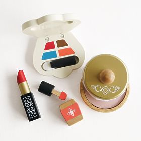 Trousse de maquillage avec accessoires en bois